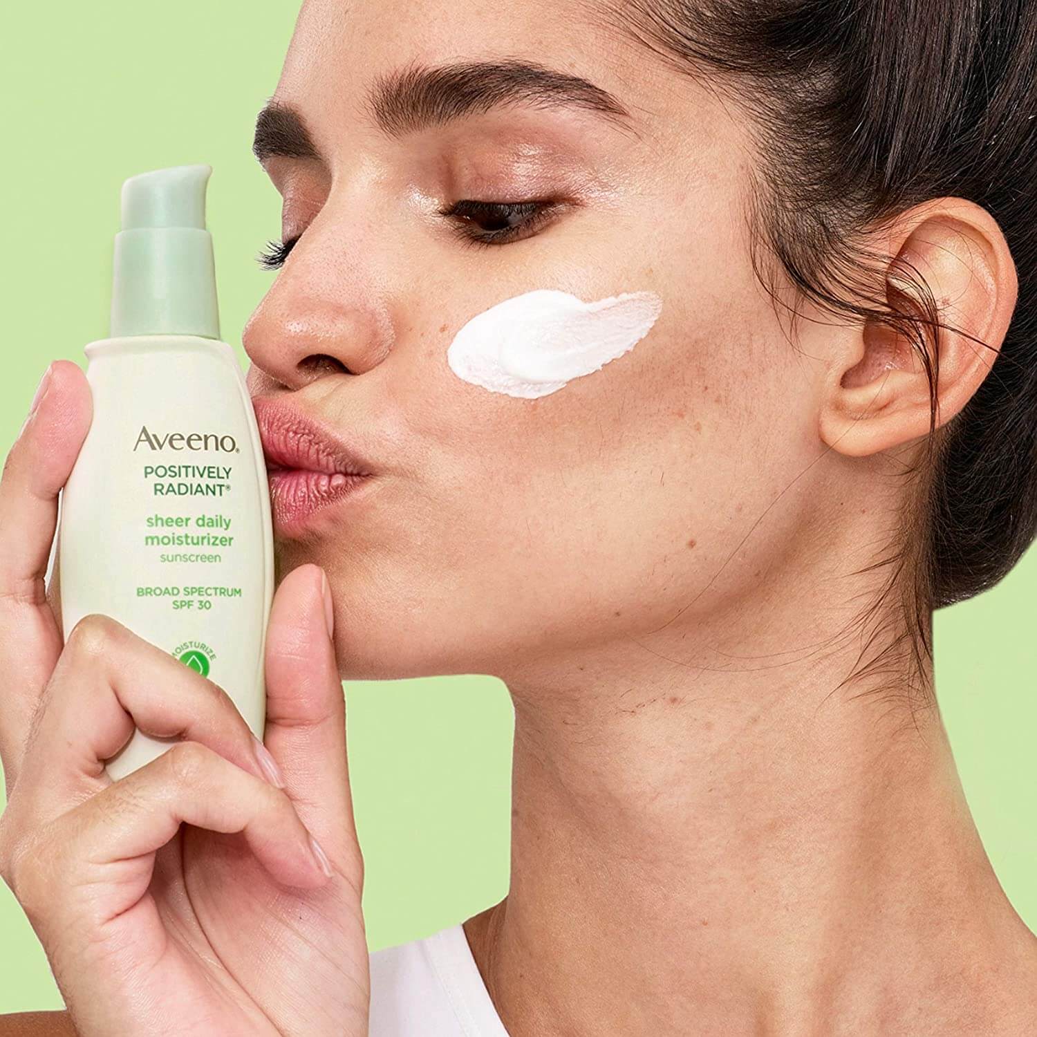 ضد آفتاب Aveeno Positively Radiant